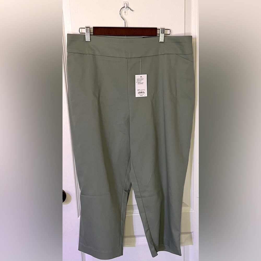 Olive Green Capri Mid Rise, Croft & Barrow, NWT, Size 22